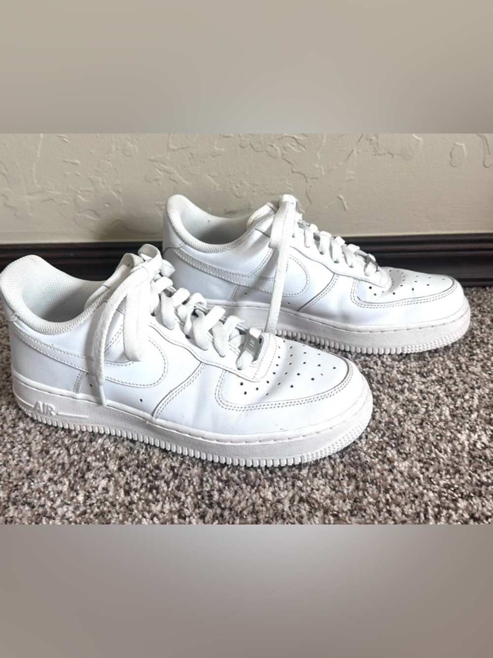 Nike Air Force 1 Low Triple White Sneakers | Classic All-White | Size w 8